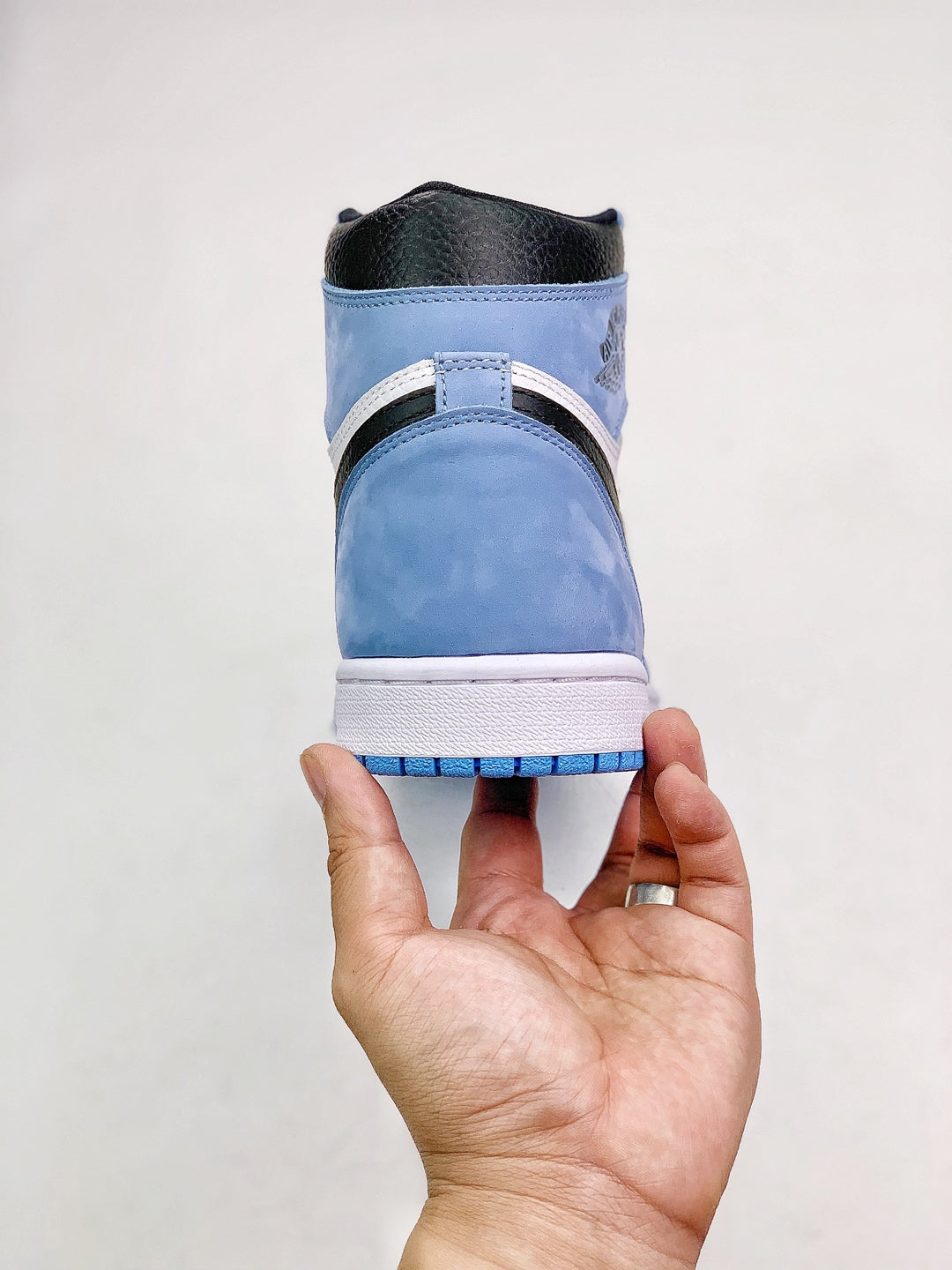 Air Jordan 1 High OG“University Blue”