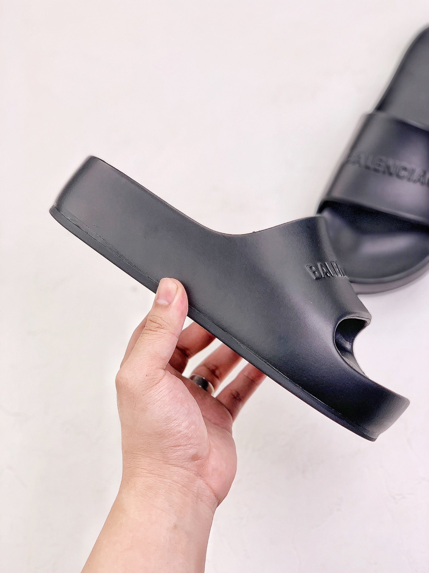 Balen. Slides black