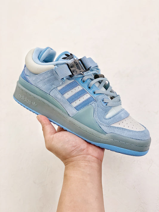 AD. Forum Blue