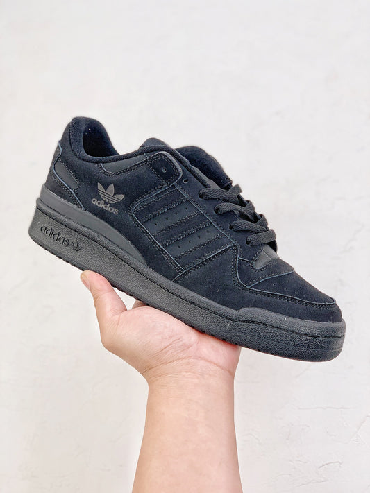 AD. Originals Forum black