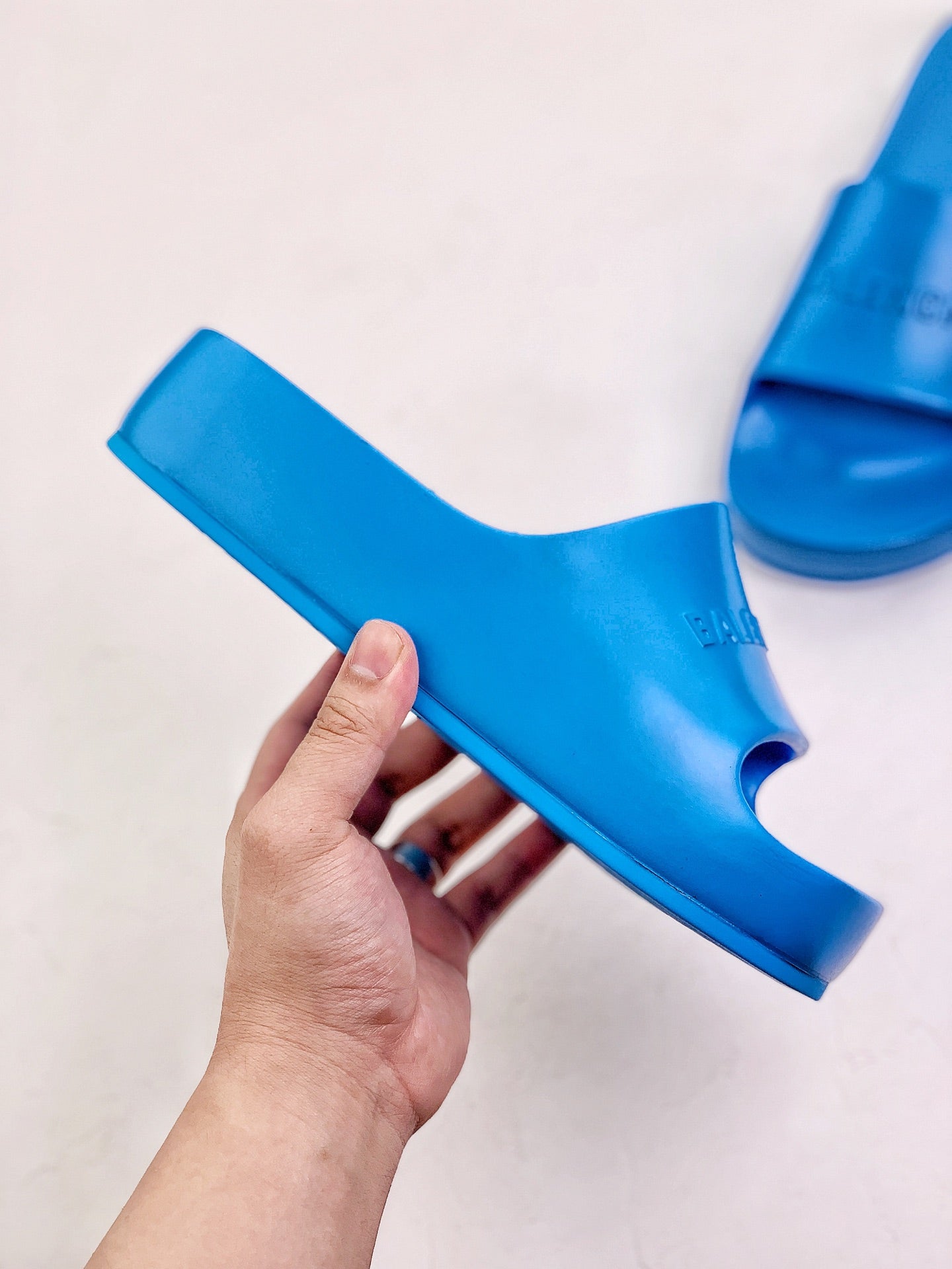 Balen. Slides blue