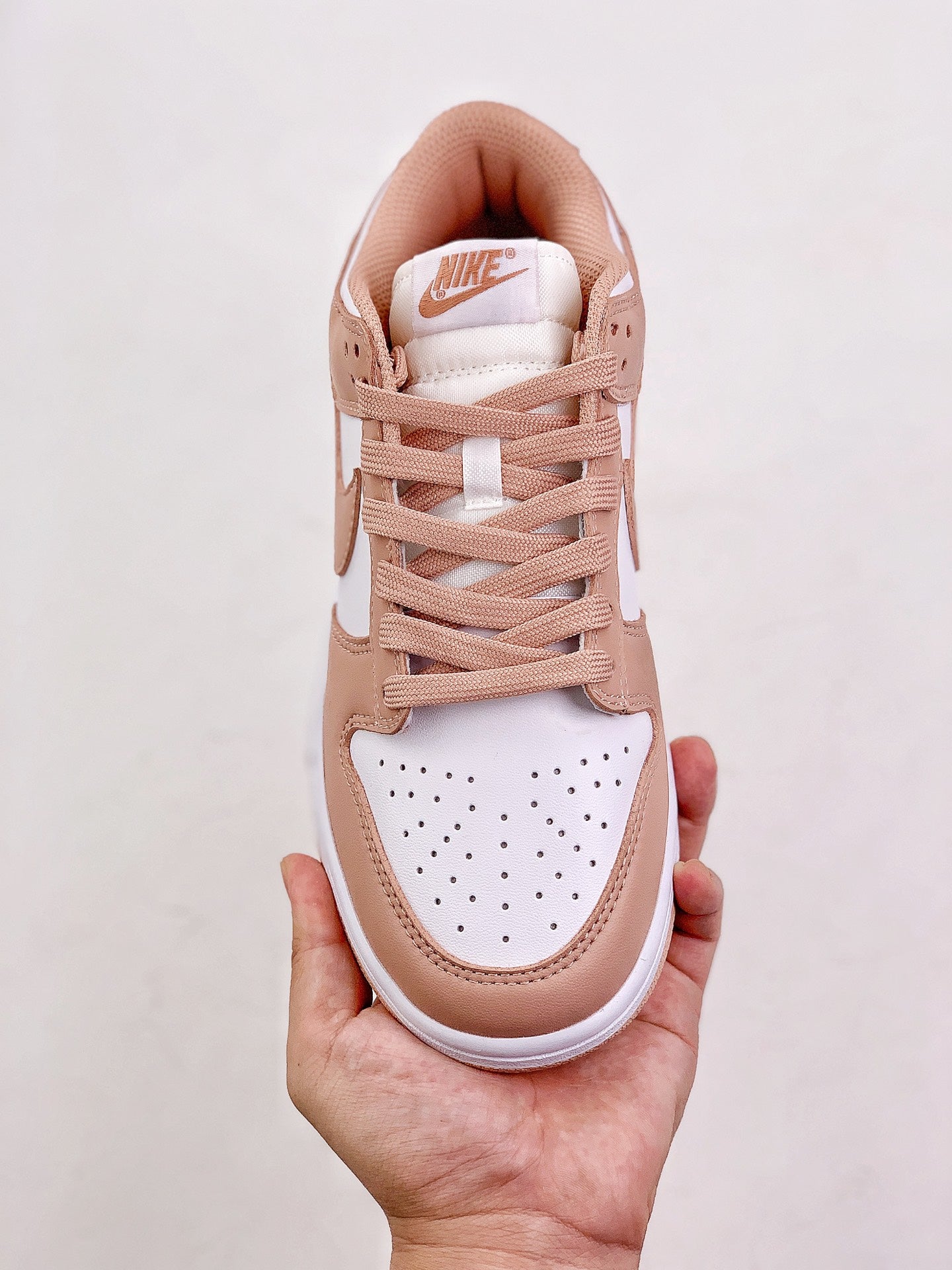 Dunk Low “Rose Whisper”