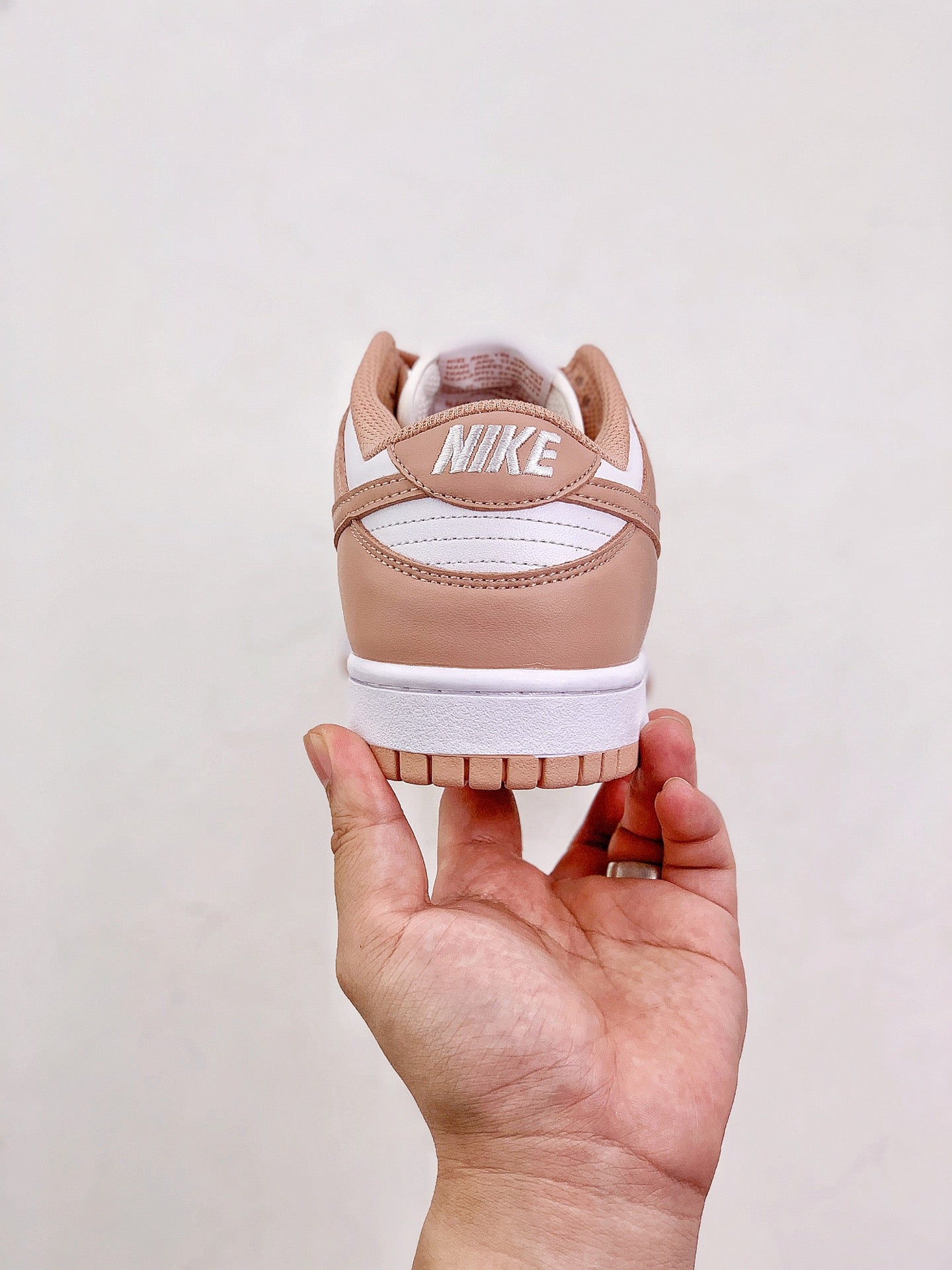 Dunk Low “Rose Whisper”
