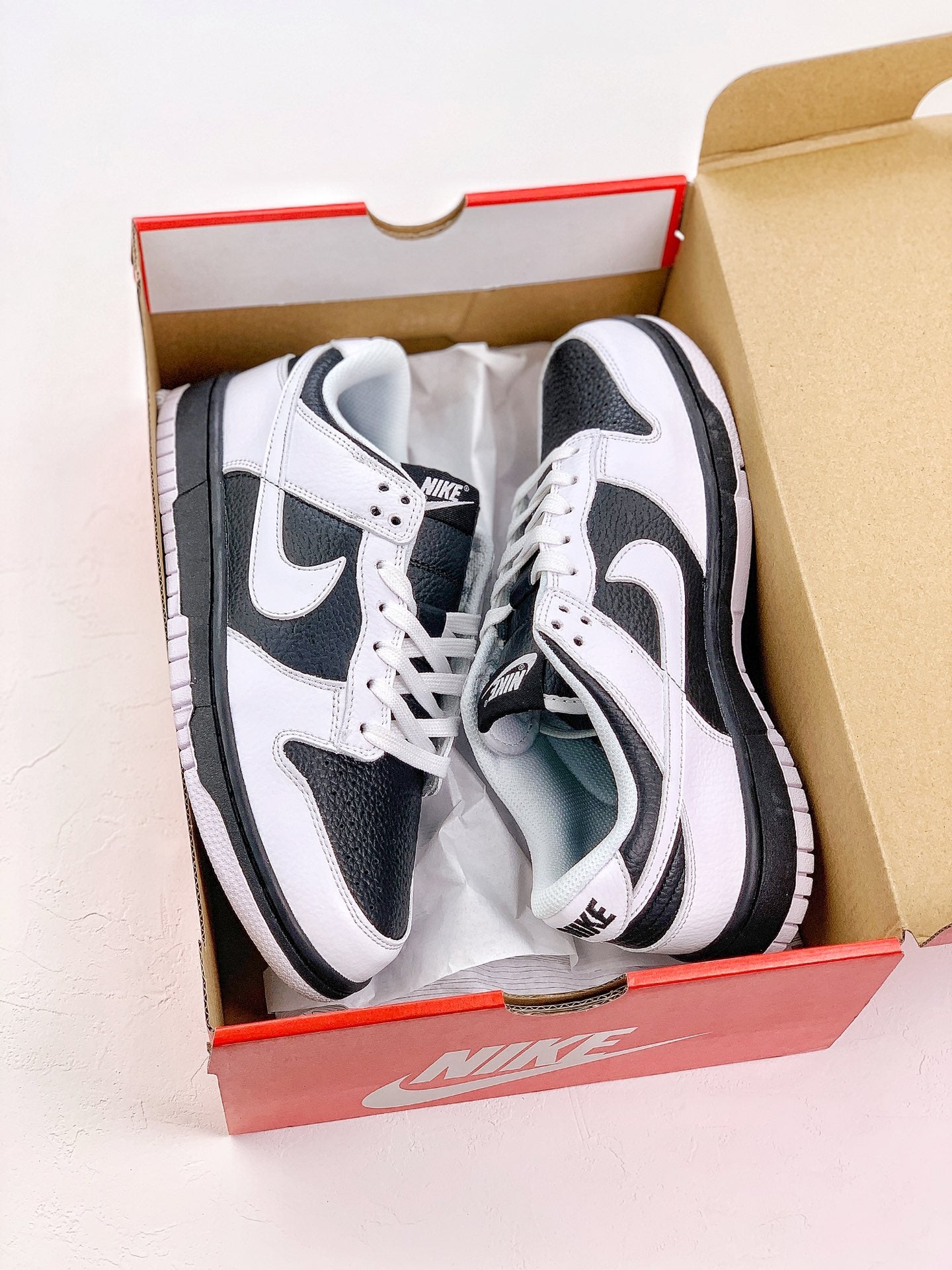 Dunk Low “Reverse Panda”
