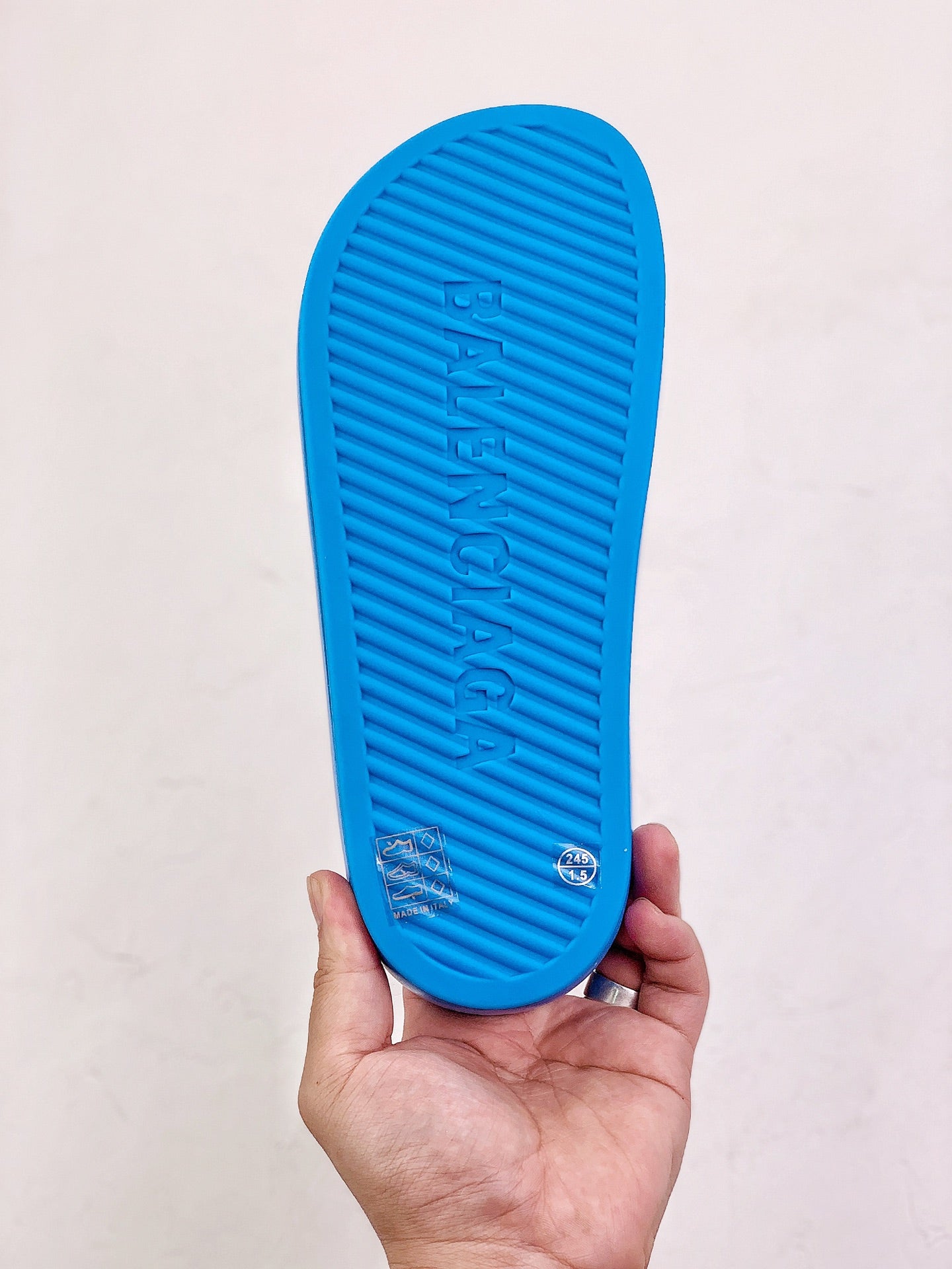 Balen. Slides blue