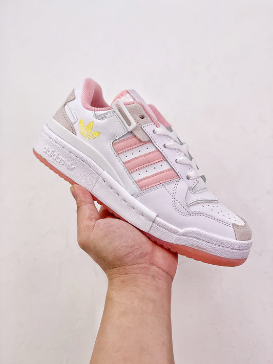 AD. Originals Forum pink