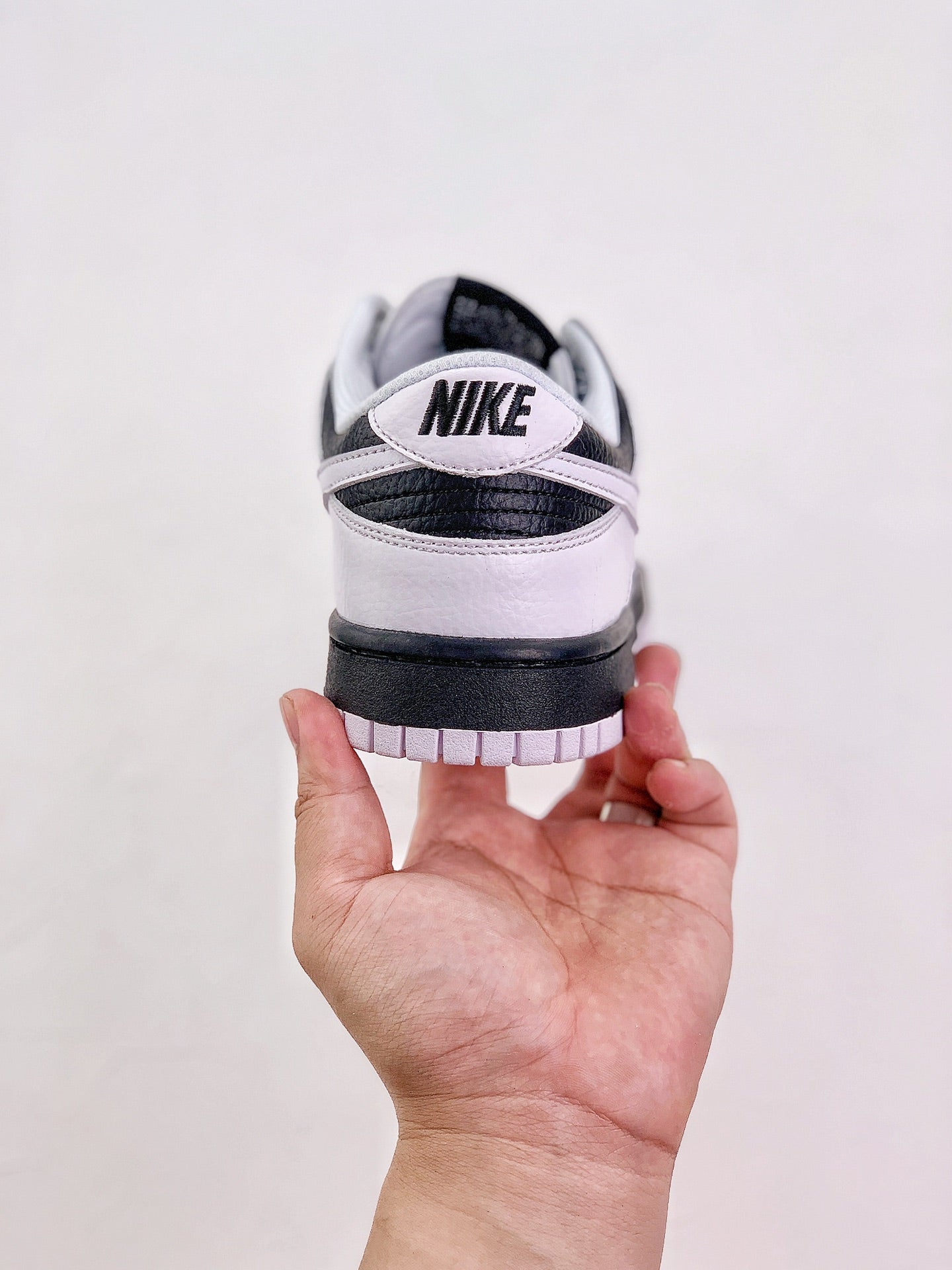 Dunk Low “Reverse Panda”